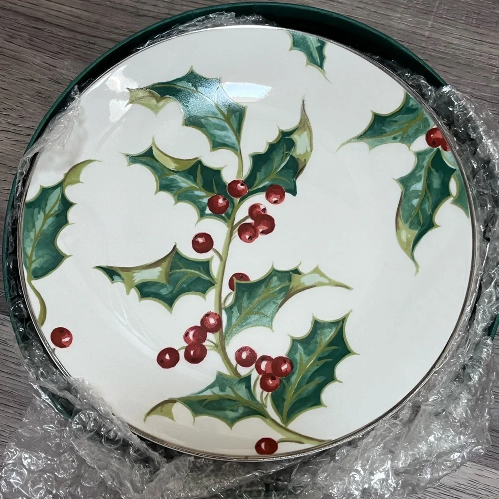 Restoration Hardware Set of 6 Lunch Plates EUC Christmas Holly Berry Desserts